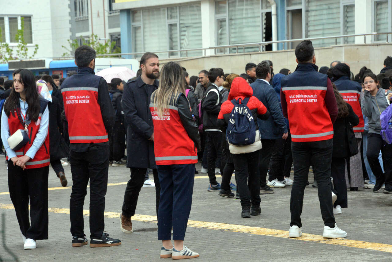 9 kişiye mezar olan Ayser Çalık Ortaokulu, yeni binasında eğitime başladı 8